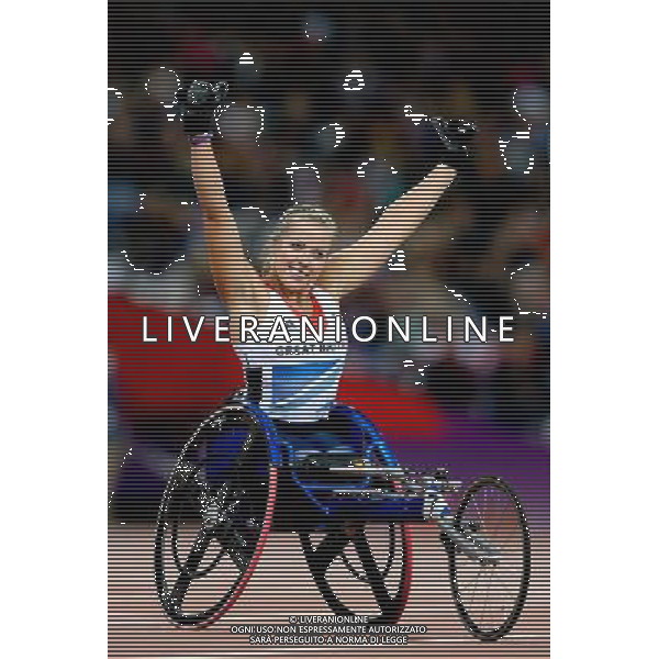 (120901) -- LONDON, Sept. 1, 2012 () -- Gold medalist Hannah Cockroft of Britain celebrates after the women\'s 100m T34 final at London 2012 Paralympic Games in London, Aug. 31, 2012. (/Yin Gang) AG ALDO LIVERANI S A S ONLY ITALY