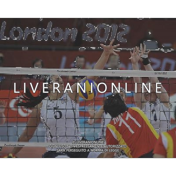 (120901) -- LONDON, Sept. 1, 2012 () -- Kathryn Holloway (L) and Monique Burkland of the United States block the ball during the women\'s sitting volleyball preliminary round Pool B match against China at London 2012 Paralympic Games in London, Aug. 31, 2012. The United States lost the match 1-3. (/Chen Yehua) AG ALDO LIVERANI S A S ONLY ITALY