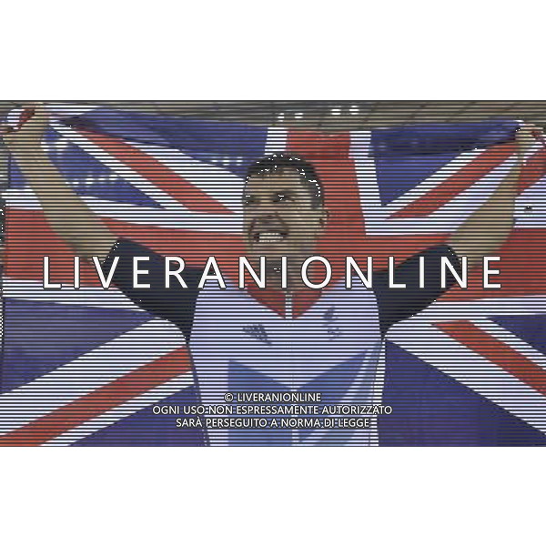 (120901) -- LONDON, Sept. 1, 2012 () -- Gold medalist Mark Lee Colbourne of Britain celebrates after the men\'s individual C1 Pursuit final at London 2012 Paralympic Games in London, Aug. 31, 2012. (/Wu Wei) AG ALDO LIVERANI S A S ONLY ITALY