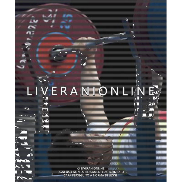 (120901) -- LONDON, Sept. 1, 2012 () -- Gold medalist Feng Qi of China competes during the men\'s -52kg powerlifting final at London 2012 Paralympic Games in London, Aug. 31, 2012. (/Lui Siu Wai) AG ALDO LIVERANI S A S ONLY ITALY