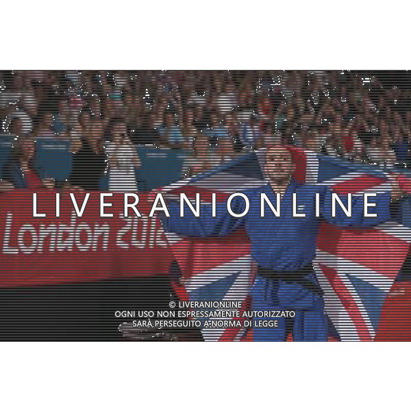 (120902) -- LONDON, Sept. 2, 2012 () -- Samuel Ingram of Britain poses after the Men\'s 90 kg Judo final against Jorge Hierrezuelo Marcillis of Cuba at London 2012 Paralympic Games, in London, Britain, on Sept. 1, 2012. Ingram lost the match and took the silver medal. (/Hou Jun) (cc) AG ALDO LIVERANI S A S ONLY ITALY