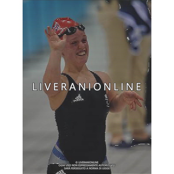 (120902) -- LONDON, Sept. 2, 2012 () -- Eleanor Simmonds of Britain gestures after winning the Women\'s 400m Freestyle - S6 final at London 2012 Paralympic Games in London, Britain, on Sept. 1, 2012. Mcdonald won the gold medal with a time of 5 minutes 19.17 seconds. (/Yang Shiyao) (cc) AG ALDO LIVERANI S A S ONLY ITALY