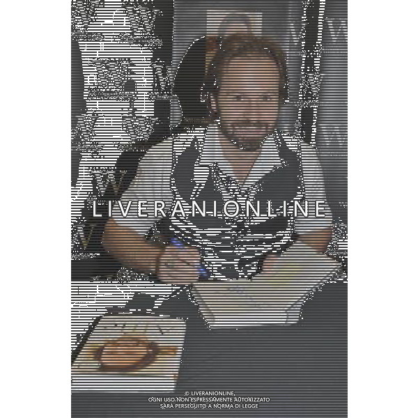 Alfie Boe at a signing of his new book \'Alfie My Story\' at Waterstones, Bluewater Shopping Centre, Greenhithe, Kent on Saturday 1 September 2012. AG ALDO LIVERANI S A S ONLY ITALY