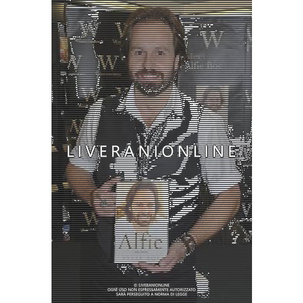 Alfie Boe at a signing of his new book \'Alfie My Story\' at Waterstones, Bluewater Shopping Centre, Greenhithe, Kent on Saturday 1 September 2012. AG ALDO LIVERANI S A S ONLY ITALY