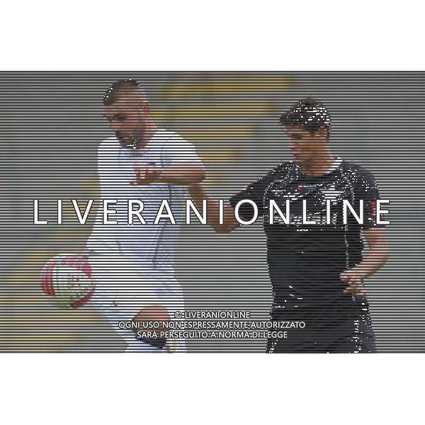 Campionato Lega PRO 2Á Divisione Girone A - 1Á Giornata Casale Monferrato (AL) 2-09-2012 Casale - Milazzo nella foto: Giuseppe Dama (Milazzo) a SX e Andrea Moretto (Casale) foto Roberto Garavaglia - ag. Aldo Liverani sas