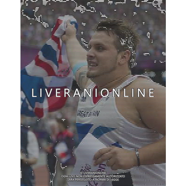 (120902) -- LONDON, Sept. 2, 2012 () -- Aled Davies of Great Britain celebrates for victory after the men\'s discus throw F42 final of athletics competition at the London 2012 Paralympic Games in London, Britain, Sept. 2, 2012. Aled Davies won the gold. (/Yang Lei) (lm) PHOTOSHOT/AG ALDO LIVERANI SAS - ITALY ONLY -
