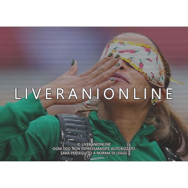 (120902) -- LONDON, Sept. 2, 2012 () -- Terezinha Guilhermina of Brazil greets the audience before the women\'s round 1 women\'s 400m T12 of athletics competition at the London 2012 Paralympic Games in London, Britain, Sept. 2, 2012. (/Yin Gang) (lm) PHOTOSHOT/AG ALDO LIVERANI SAS - ITALY ONLY -