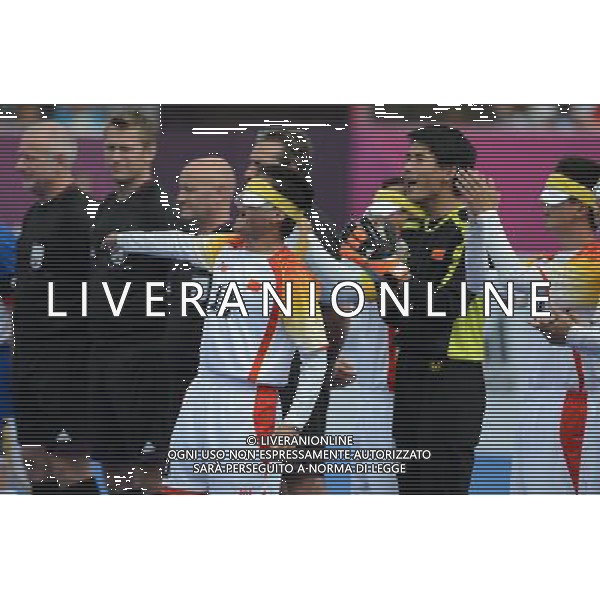 (120902) -- LONDON, Sept. 2, 2012 () -- Zheng Wenfa (front L) greets the audience before the Pool B preliminary of Men\'s football 5-a-side against France at the London 2012 Paralympic Games in London, Britain, Sept. 2, 2012. The match ended with 0-0 draw. (/Li Jundong) (lm) PHOTOSHOT/AG ALDO LIVERANI SAS - ITALY ONLY -