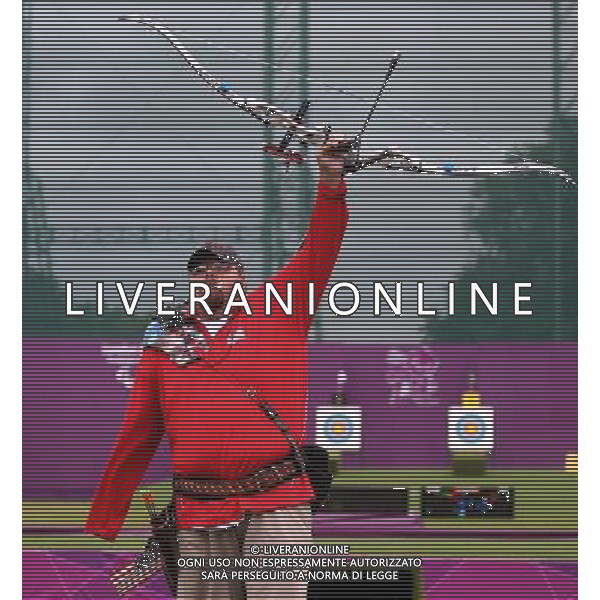 (120902) -- LONDON, Sept. 2, 2012 () -- Eric Bennett of the United States celebrates for victory after the quarterfinals of the Men\'s Individual Recurve - Standing of archery competition against Oguzhan Polat of Turkey at the London 2012 Paralympic Games in London, Britain, Sept. 2, 2012. Eric Bennett won 7-3. (/Wang Lili) (lm) PHOTOSHOT/AG ALDO LIVERANI SAS - ITALY ONLY -