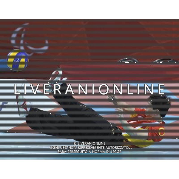 (120902) -- LONDON, Sept. 2, 2012 () -- Shan Sunkui of China saves the ball during the Pool B preliminary round of men\'s sitting volleyball against Rwanda at the London 2012 Paralympic Games in London, Britain, Sept. 2, 2012. China won 3-0. (/Chen Yehua) (lm) PHOTOSHOT/AG ALDO LIVERANI SAS - ITALY ONLY -