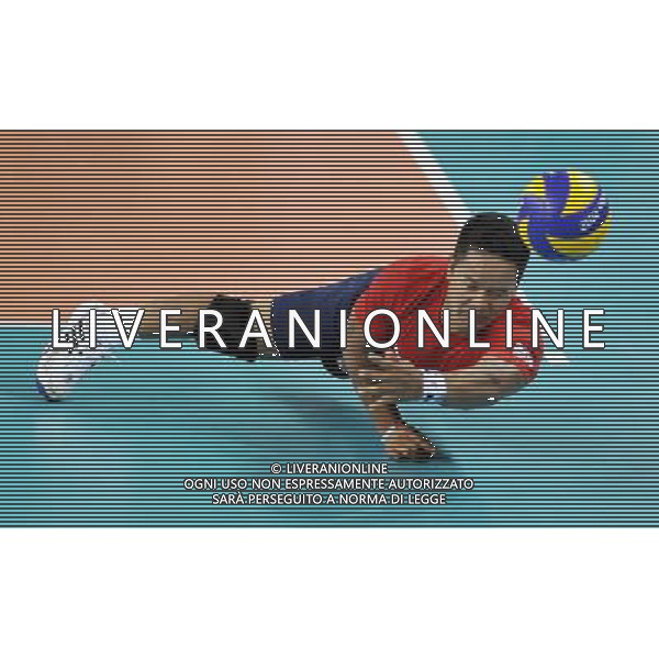 (120903) -- LONDON, Sept. 3, 2012 () -- Netra Rana of Great Britain saves the ball during the Pool A preliminary round of men\'s sitting volleyball against Germany at the London 2012 Paralympic Games in London, Britain, Sept. 3, 2012. Great Britain lost 0-3. (/Chen Yehua) ©PHOTOSHOT/AGENZIA ALDO LIVERANI SAS - ITALY ONLY - PARALIMPIADI LONDRA 2012
