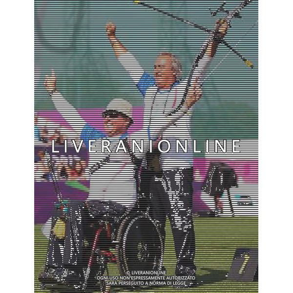 (120903) -- LONDON, Sept. 3, 2012 () -- Oscar de Pellegrin (front) of Italy and his coach celebrates after winning the men\'s individual recurve W1/W2 final of archery competition against Hasihin Sanawi of Malaysia at the London 2012 Paralympic Games in London, Britain, Sept. 3, 2012. Oscar de Pellegrin won 6-5 to take the gold medal. (/Wang Lili) (cc) ©PHOTOSHOT/AGENZIA ALDO LIVERANI SAS - ITALY ONLY - PARALIMPIADI LONDRA 2012