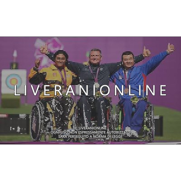 (120903) -- LONDON, Sept. 3, 2012 () -- Oscar de Pellegrin (C) of Italy poses during the awarding ceremony of the men\'s individual recurve W1/W2 final of archery competition at the London 2012 Paralympic Games in London, Britain, Sept. 3, 2012. Oscar de Pellegrin won 6-5 in the final to take the gold medal. Hasihin Sanawi (L) of Malaysia took the silver medal and Tseng Lung Hui of Chinese Taipei took the bronze medal. (/Wang Lili) (cc) ©PHOTOSHOT/AGENZIA ALDO LIVERANI SAS - ITALY ONLY - PARALIMPIADI LONDRA 2012