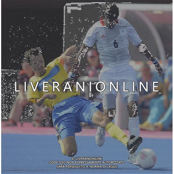 (120903) -- LONDON, Sept. 3, 2012 () -- Volodymyr Antoniuk (L) of Ukraine vies the ball with Alistair Patrick-Heselton of Great Britain during the Pool B second round preliminary of men\'s football 7-a-side between Ukraine and Great Britain at the London 2012 Paralympic Games in London, Britain, Sept. 3, 2012. Ukraine won 7-1. (/Li Jundong)(cc) ©PHOTOSHOT/AGENZIA ALDO LIVERANI SAS - ITALY ONLY - PARALIMPIADI LONDRA 2012