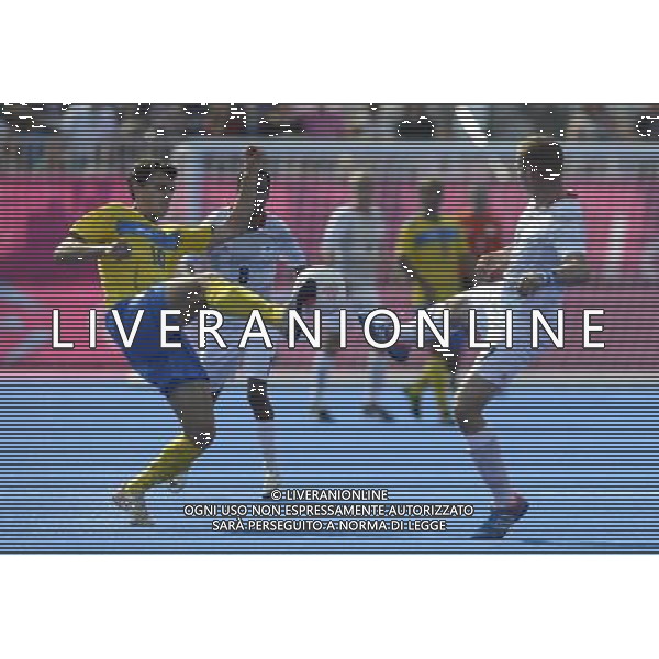(120903) -- LONDON, Sept. 3, 2012 () -- Oleksandr Devlysh (L) of Ukraine vies the ball with Micheal Barker of Great Britain during the Pool B second round preliminary of men\'s football 7-a-side between Ukraine and Great Britain at the London 2012 Paralympic Games in London, Britain, Sept. 3, 2012. Ukraine won 7-1. (/Li Jundong)(cc) ©PHOTOSHOT/AGENZIA ALDO LIVERANI SAS - ITALY ONLY - PARALIMPIADI LONDRA 2012