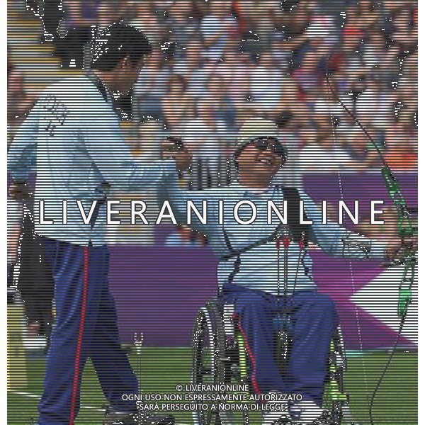 (120903) -- LONDON, Sept. 3, 2012 () -- Tseng Lung Hui (R) of Chinese Taipei and his coach celebrate after the men\'s individual recurve W1/W2 final of archery competition against Ebrahim Ranjbarkivaj of Iran at the London 2012 Paralympic Games in London, Britain, Sept. 3, 2012. Tseng beat Ranjbarkivaj 7-3 to take the bronze medal. (/Wang Lili)(cc) ©PHOTOSHOT/AGENZIA ALDO LIVERANI SAS - ITALY ONLY - PARALIMPIADI LONDRA 2012