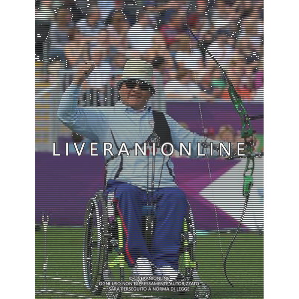 (120903) -- LONDON, Sept. 3, 2012 () -- Tseng Lung Hui of Chinese Taipei reacts after the men\'s individual recurve W1/W2 final of archery competition against Ebrahim Ranjbarkivaj of Iran at the London 2012 Paralympic Games in London, Britain, Sept. 3, 2012. Tseng beat Ranjbarkivaj 7-3 to take the bronze medal. (/Wang Lili)(cc) ©PHOTOSHOT/AGENZIA ALDO LIVERANI SAS - ITALY ONLY - PARALIMPIADI LONDRA 2012