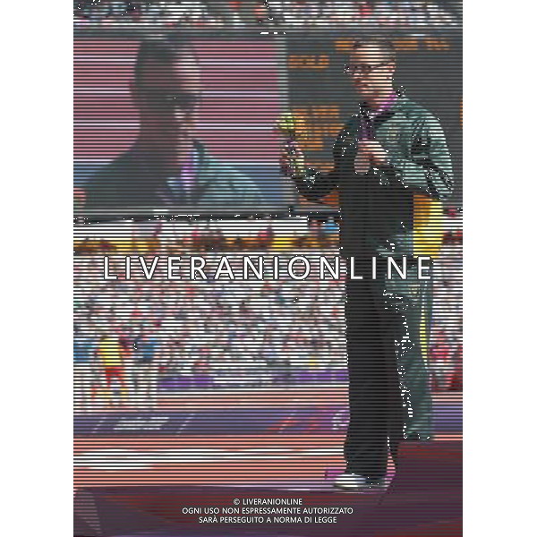 (120903) -- LONDON, Sept. 3, 2012 () -- Oscar Pistorius of South Africa poses during the awarding ceremony of men\'s 200m - T44 of athletics competition at the London 2012 Paralympic Games in London, Britain, Sept. 2, 2012. Pistorius took the silver medal with a time of 21.52 seconds. (/Yin Gang) (cc) ©PHOTOSHOT/AGENZIA ALDO LIVERANI SAS - ITALY ONLY - PARALIMPIADI LONDRA 2012