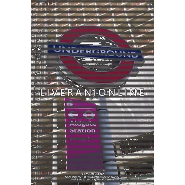 London Underground Logo, Aldgate, London ©PHOTOSHOT/AGENZIA ALDO LIVERANI SAS - ITALY ONLY - VEDUTE DELLA CITTA\' DI LONDRA - INGHILTERRA