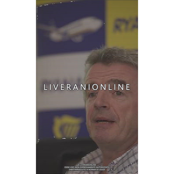 Michael O\'Leary Chief Executive of budget airline Ryanair announces its new booking App available only on iPhone/iPad, with a Android version to follow shortly. London ©photoshot/AGENZIA ALDO LIVERANI SAS - ITALY ONLY - Michael O\'Leary amministratore delegato della compagnia aerea Ryanair annuncia la nuova applicazione di prenotazione disponibile solo su iPhone / iPad, con una versione androide che seguira\' a breve