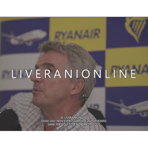 Michael O\'Leary Chief Executive of budget airline Ryanair announces its new booking App available only on iPhone/iPad, with a Android version to follow shortly. London ©photoshot/AGENZIA ALDO LIVERANI SAS - ITALY ONLY - Michael O\'Leary amministratore delegato della compagnia aerea Ryanair annuncia la nuova applicazione di prenotazione disponibile solo su iPhone / iPad, con una versione androide che seguira\' a breve