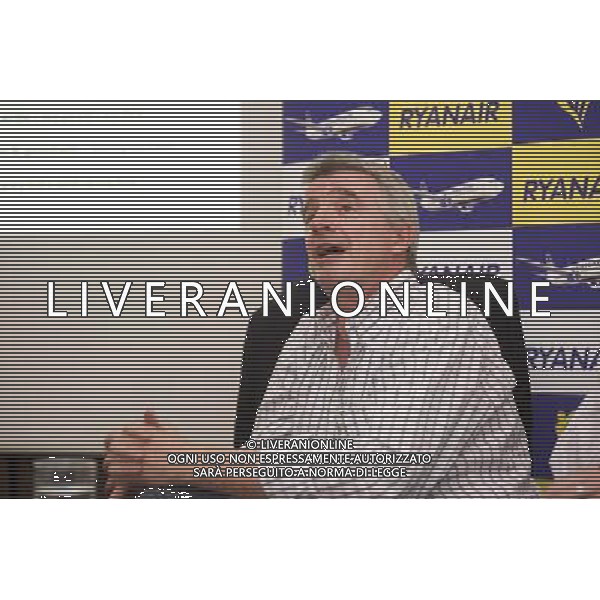 Michael O\'Leary Chief Executive of budget airline Ryanair announces its new booking App available only on iPhone/iPad, with a Android version to follow shortly. London ©photoshot/AGENZIA ALDO LIVERANI SAS - ITALY ONLY - Michael O\'Leary amministratore delegato della compagnia aerea Ryanair annuncia la nuova applicazione di prenotazione disponibile solo su iPhone / iPad, con una versione androide che seguira\' a breve