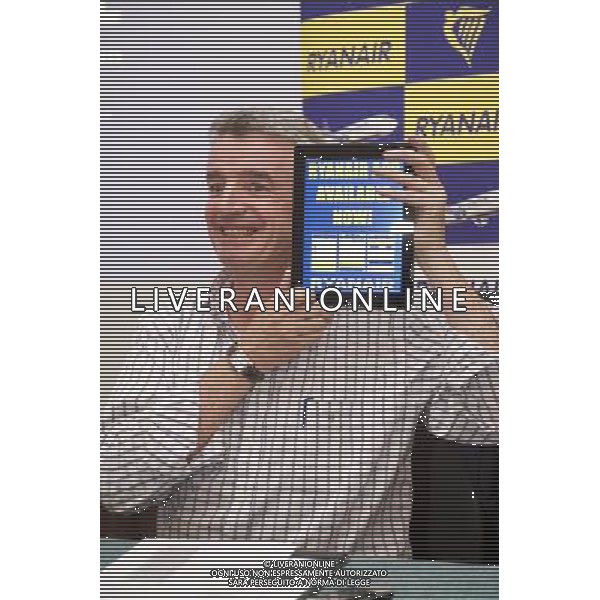 Michael O\'Leary Chief Executive of budget airline Ryanair announces its new booking App available only on iPhone/iPad, with a Android version to follow shortly. London ©photoshot/AGENZIA ALDO LIVERANI SAS - ITALY ONLY - Michael O\'Leary amministratore delegato della compagnia aerea Ryanair annuncia la nuova applicazione di prenotazione disponibile solo su iPhone / iPad, con una versione androide che seguira\' a breve