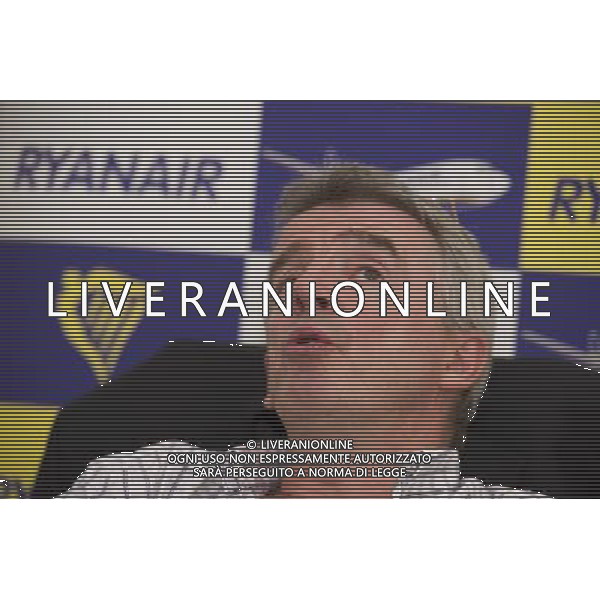 Michael O\'Leary Chief Executive of budget airline Ryanair announces its new booking App available only on iPhone/iPad, with a Android version to follow shortly. London ©photoshot/AGENZIA ALDO LIVERANI SAS - ITALY ONLY - Michael O\'Leary amministratore delegato della compagnia aerea Ryanair annuncia la nuova applicazione di prenotazione disponibile solo su iPhone / iPad, con una versione androide che seguira\' a breve