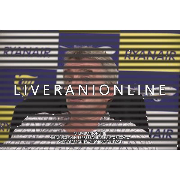 Michael O\'Leary Chief Executive of budget airline Ryanair announces its new booking App available only on iPhone/iPad, with a Android version to follow shortly. London ©photoshot/AGENZIA ALDO LIVERANI SAS - ITALY ONLY - Michael O\'Leary amministratore delegato della compagnia aerea Ryanair annuncia la nuova applicazione di prenotazione disponibile solo su iPhone / iPad, con una versione androide che seguira\' a breve