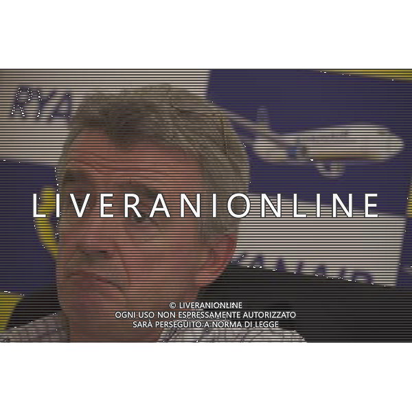 Michael O\'Leary Chief Executive of budget airline Ryanair announces its new booking App available only on iPhone/iPad, with a Android version to follow shortly. London ©photoshot/AGENZIA ALDO LIVERANI SAS - ITALY ONLY - Michael O\'Leary amministratore delegato della compagnia aerea Ryanair annuncia la nuova applicazione di prenotazione disponibile solo su iPhone / iPad, con una versione androide che seguira\' a breve