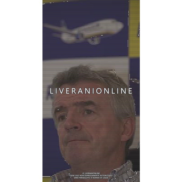 Michael O\'Leary Chief Executive of budget airline Ryanair announces its new booking App available only on iPhone/iPad, with a Android version to follow shortly. London ©photoshot/AGENZIA ALDO LIVERANI SAS - ITALY ONLY - Michael O\'Leary amministratore delegato della compagnia aerea Ryanair annuncia la nuova applicazione di prenotazione disponibile solo su iPhone / iPad, con una versione androide che seguira\' a breve