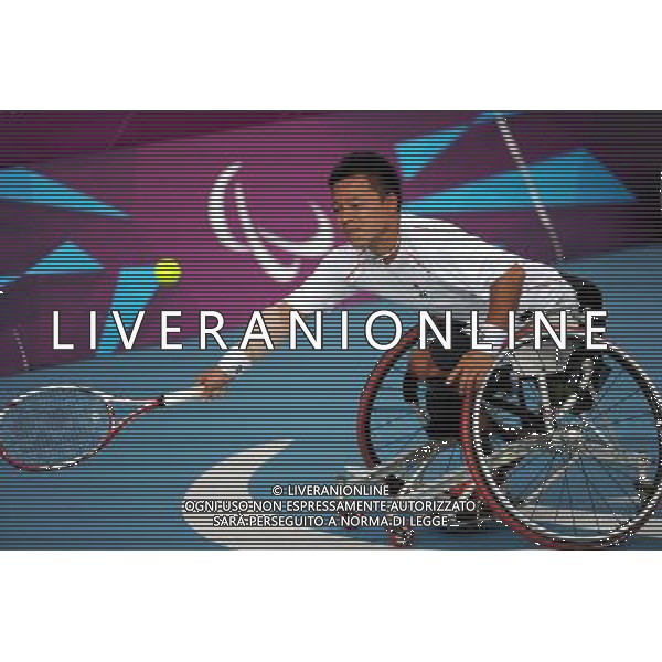 (120905) -- LONDON , Sept. 4, 2012 () -- Takashi Sanada of Japan returns the ball to Gustavo Fernandez of Argentina during the men\'s singles 3rd round match of wheelchair tennis competition at the London 2012 Paralympic Games in London, Britain, on Sept. 4, 2012. Takashi Sanada lost 1-2.(/Chen Yehua) (lm) photoshot/AG ALDO LIVERANI SAS - ITALY ONLY - *** Local Caption *** ..