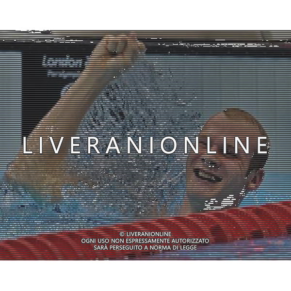 (120905) -- LONDON , Sept. 4, 2012 () -- Lantz Lamback of the United States celebrates for victory after winning the men\'s 50m freestyle S7 final of swimming competition at the London 2012 Paralympic Games in London, Britain, on Sept. 4, 2012. Lantz Lamback won the gold with 27.84 seconds. (/Yang Shiyao) (lm) photoshot/AG ALDO LIVERANI SAS - ITALY ONLY - *** Local Caption *** ..