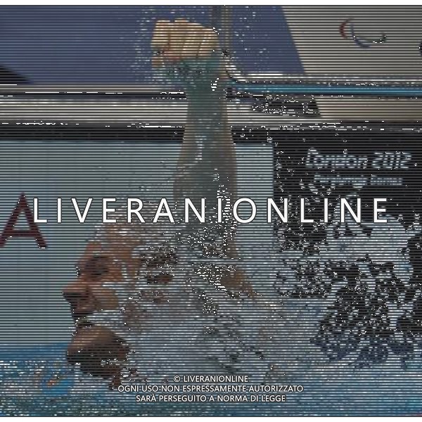 (120905) -- LONDON , Sept. 4, 2012 () -- Lantz Lamback of the United States celebrates for victory after winning the men\'s 50m freestyle S7 final of swimming competition at the London 2012 Paralympic Games in London, Britain, on Sept. 4, 2012. Lantz Lamback won the gold with 27.84 seconds. (/Yang Shiyao) (lm) photoshot/AG ALDO LIVERANI SAS - ITALY ONLY - *** Local Caption *** ..