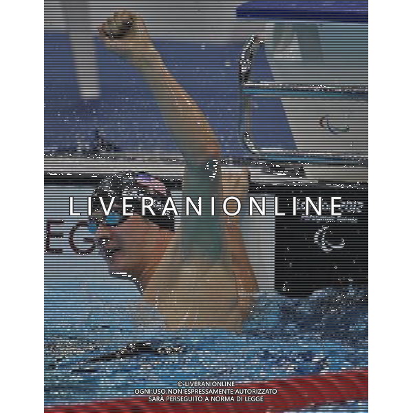 (120905) -- LONDON , Sept. 4, 2012 () -- Lantz Lamback of the United States celebrates for victory after winning the men\'s 50m freestyle S7 final of swimming competition at the London 2012 Paralympic Games in London, Britain, on Sept. 4, 2012. Lantz Lamback won the gold with 27.84 seconds. (/Yang Shiyao) (lm) photoshot/AG ALDO LIVERANI SAS - ITALY ONLY - *** Local Caption *** ..