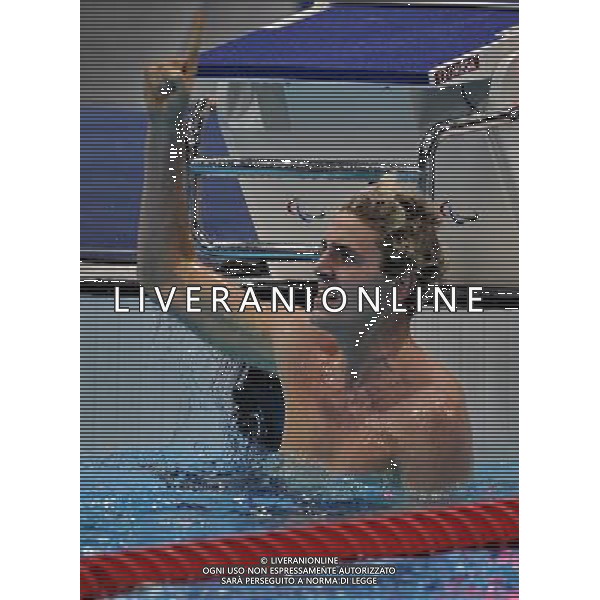 (120905) -- LONDON , Sept. 4, 2012 () -- Brenden Hall of Australia celebrates for victory after winning the men\'s 400m freestyle S9 final of swimming competition at the London 2012 Paralympic Games in London, Britain, on Sept. 4, 2012. Brenden Hall won the gold and created the new world record with 4 minute and 10.88 seconds.(/Yang Shiyao) (lm) photoshot/AG ALDO LIVERANI SAS - ITALY ONLY - *** Local Caption *** ..