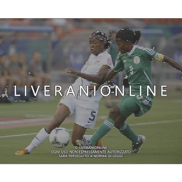 (120904) -- TOKYO, Sept. 4, 2012 () -- Maya Hayes (L) of the United States breaks through during the semifinals of Fifa U20 Women\'s World Cup against Nigeria in Tokyo, Japan, on Sept. 4, 2012. The United States won 2-0. (/Kenichiro Seki) ©photoshot/AGENZIA ALDO LIVERANI SAS - ITALY ONLY - Semifinale di Coppa del Mondo Femminile FIFA U20 a Tokyo, in Giappone, 4 settembre 2012