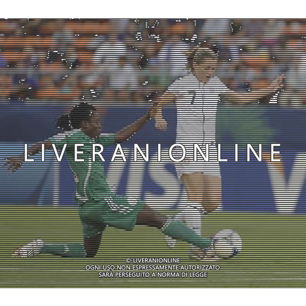 (120904) -- TOKYO, Sept. 4, 2012 () -- Kealia Ohai (R) of the United States breaks through during the semifinals of Fifa U20 Women\'s World Cup against Nigeria in Tokyo, Japan, on Sept. 4, 2012. The United States won 2-0. (/Kenichiro Seki) ©photoshot/AGENZIA ALDO LIVERANI SAS - ITALY ONLY - Semifinale di Coppa del Mondo Femminile FIFA U20 a Tokyo, in Giappone, 4 settembre 2012