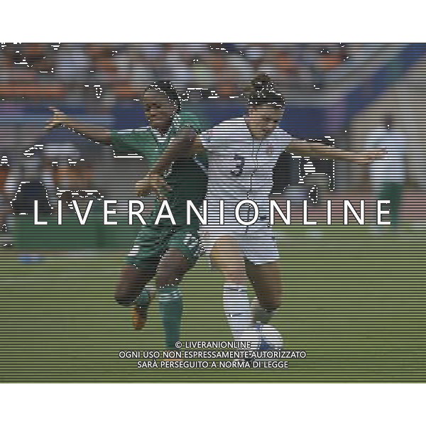(120904) -- TOKYO, Sept. 4, 2012 () -- Cari Roccaro (R) of the United States breaks through during the semifinals of Fifa U20 Women\'s World Cup against Nigeria in Tokyo, Japan, on Sept. 4, 2012. The United States won 2-0. (/Kenichiro Seki) ©photoshot/AGENZIA ALDO LIVERANI SAS - ITALY ONLY - Semifinale di Coppa del Mondo Femminile FIFA U20 a Tokyo, in Giappone, 4 settembre 2012