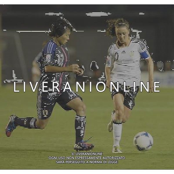 (120904) -- TOKYO, Sept. 4, 2012 () -- Ramona Petzelberger (R) of Germany breaks through during the semifinals of Fifa U20 Women\'s World Cup against Japan in Tokyo, Japan, on Sept. 4, 2012. Germany won 3-0. (/Kenichiro Seki) ©photoshot/AGENZIA ALDO LIVERANI SAS - ITALY ONLY - Semifinale di Coppa del Mondo Femminile FIFA U20 a Tokyo, in Giappone, 4 settembre 2012