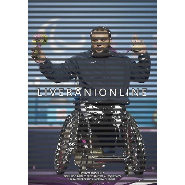 (120905) -- LONDON, Sep. 05, 2012 () -- Mohamed Eldib of Egypt poses during the awarding ceremony after the powerlifting men\'s -100kg final at the London 2012 Paralympic Games in London, Britain, Sep. 5, 2012. Eldib won the gold medal and set a new world record with 249kg. (/Lui Siu Wai) (jyc) PHOTOSHOT-AG ALDO LIVERANI SAS - ITALY ONLY
