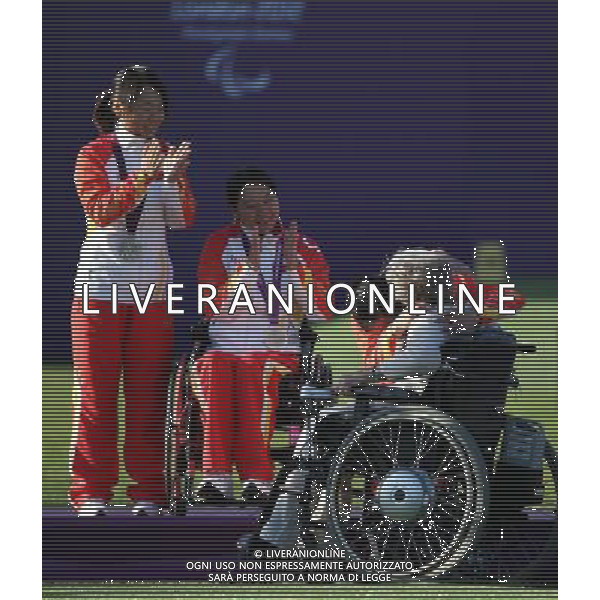(120905) -- LONDON , Sept. 5, 2012 () -- Margaret Maughan (front R), Britain\'s first gold medal winner at the inaugural 1960 Rome Paralympics and lit the cauldron at the opening ceremony of the 2012 Summer Paralympics, hugs with Yan Huilian (back R) of team China during the awarding ceremony of the women\'s team recurve open final of archery competition at the London 2012 Paralympic Games in London, Britain, on Sept. 5, 2012. Team China won the silver medal. (/Wang Lili) (lm) PHOTOSHOT-AG ALDO LIVERANI SAS - ITALY ONLY
