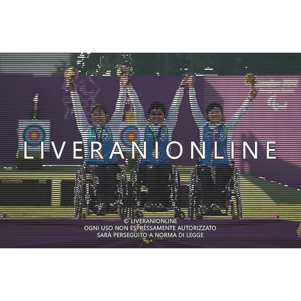 (120905) -- LONDON , Sept. 5, 2012 () -- Kim Ran Sook, Ko Hee Sook and Lee Hwa Sook (L-R) of South Korea\'s team pose for photograph during the awarding ceremony of the women\'s team recurve open final of archery competition at the London 2012 Paralympic Games in London, Britain, on Sept. 5, 2012. Team South Korea won the gold medal. (/Wang Lili) (lm) PHOTOSHOT-AG ALDO LIVERANI SAS - ITALY ONLY