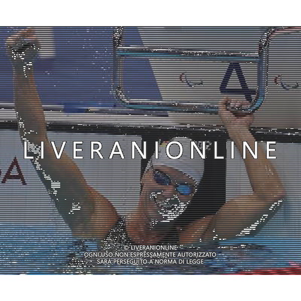 (120905) -- LONDON , Sept. 5, 2012 () -- Kirsten Bruhn of Germany celebrates after winning the women\'s 100m Breaststroke SB5 final of swimming competition at the London 2012 Paralympic Games in London, Britain, on Sept. 5, 2012. Kirsten Bruhn won the gold with 1 minutes and 35.50 seconds. (/Yang Shiyao) (lm) PHOTOSHOT-AG ALDO LIVERANI SAS - ITALY ONLY