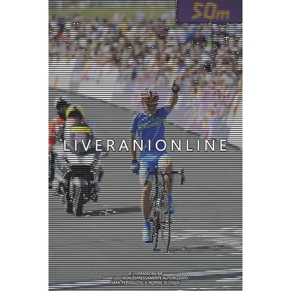 (120906) -- LONDON, Sept. 6, 2012 () -- Yegor Dementyev of Ukraine celebrates after winning the men\'s Individual C 4-5 Road Race of the cycling road event at the London 2012 Paralympic Games in London, Britain, on Sept. 6, 2012. Dementyev claimed the title of the competition with a time of 1:55:38. (/Chen Yehua) (zc) PHOTOSHOT/AG ALDO LIVERANI SAS - ITALY ONLY -