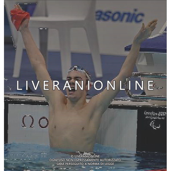 (120907) -- LONDON, Sept. 7, 2012 () -- Gold medalist Josef Craig of Britain celebrates after winning gold and broke the world record in the men\'s 400m freestyle S7 final of the swimming event at the London 2012 Paralympic Games in London, Britain, on Sept. 6, 2012. (/Yang Shiyao) PHOTOSHOT/AG ALDO LIVERANI SAS - ITALY ONLY -