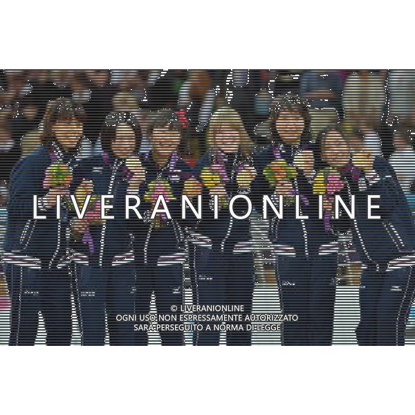 (120907) -- LONDON, Sept. 7, 2012 () -- Players of Japan pose during the victory ceremony for the women\'s goalball at the London 2012 Paralympic Games in London, Britain, on Sept. 7, 2012. Japan defeated China 1-0 and won the gold medal. (/Lin Yiguang) PHOTOSHOT/AG ALDO LIVERANI SAS - ITALY ONLY -