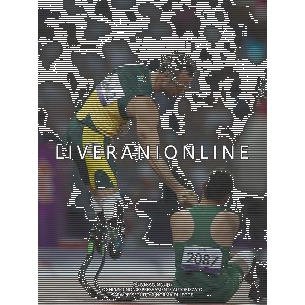 (120909) -- LONDON, Sept. 9, 2012 () -- Oscar Pistorius (L) of South Africa shakes hands with Alan Fonteles Cardoso Oliveira of Brazil after the men\'s 400m T44 final of swimming competition at the London 2012 Paralympic Games in London, Britain, on Sept. 8, 2012. Oscar Pistorius won the gold medal with 46.68 seconds. (/Yang Lei) (lm) PHOTOSHOT/AG ALDO LIVERANI SAS - ITALY ONLY -