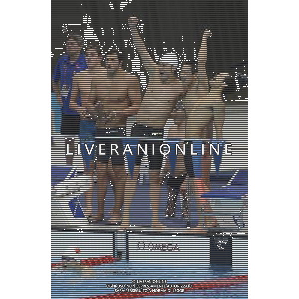 (120909) -- LONDON, Sept. 9, 2012 () -- Players of China\'s team celebrate for victory after winning the men\'s 4x100m medley relay 34 points final of swimming competition at the London 2012 Paralympic Games in London, Britain, on Sept. 8, 2012. China won the gold medal and created the new world record with 4 minutes and 09.04 seconds. (/Wu Wei) (lm) PHOTOSHOT/AG ALDO LIVERANI SAS - ITALY ONLY -