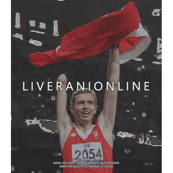 (120909) -- LONDON, Sept. 9, 2012 () -- Gunther Matzinger of Austria reacts after winning the men\'s 800m T46 final of athletics competition at the London 2012 Paralympic Games in London, Britain, on Sept. 8, 2012. Gunther Matzinger won the gold and created the new world record with 1 minute and 51.82 seconds. (/Wang Lili) (lm) PHOTOSHOT/AG ALDO LIVERANI SAS - ITALY ONLY -
